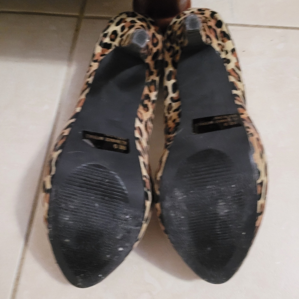 Shoes - Picture 3 of 6